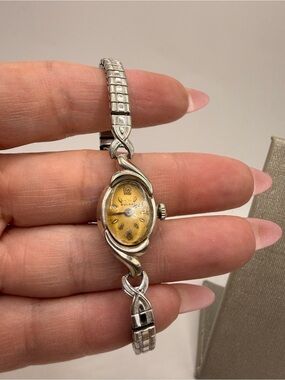 Vintage Bulova 21 Jewel 5AT Ladies Manual Wind Wristwatch For Repair